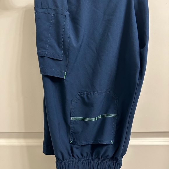 Carhartt Scrubs Size Medium Like New - Picture 4 of 8